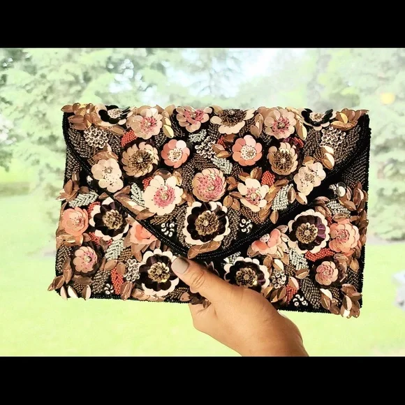 NWOT Hand beaded floral clutch - Picture 7 of 10